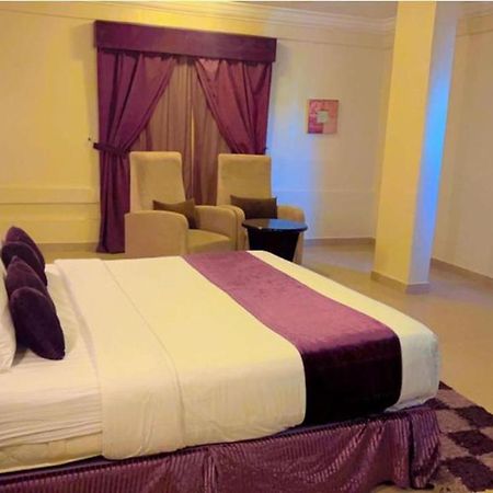 Nawarah Al Takhassusi Aparthotel Riad Exterior foto